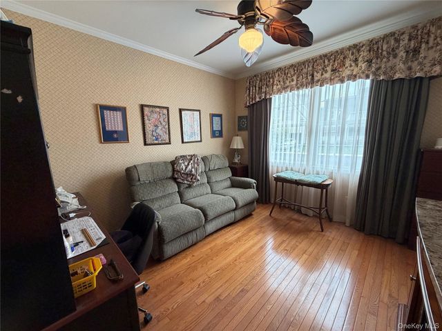 19 Meadow Pond Circle, Miller Place, NY 11764