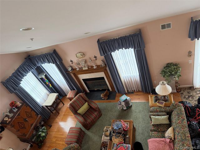 19 Meadow Pond Circle, Miller Place, NY 11764