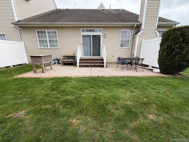 19 Meadow Pond Circle, Miller Place, NY 11764