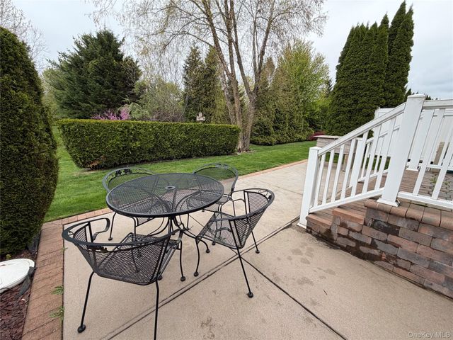 19 Meadow Pond Circle, Miller Place, NY 11764