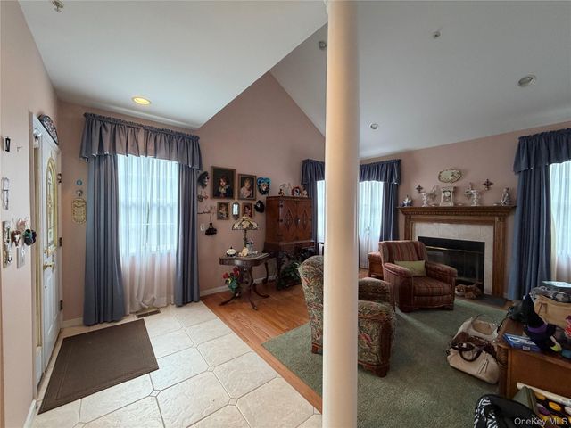 19 Meadow Pond Circle, Miller Place, NY 11764