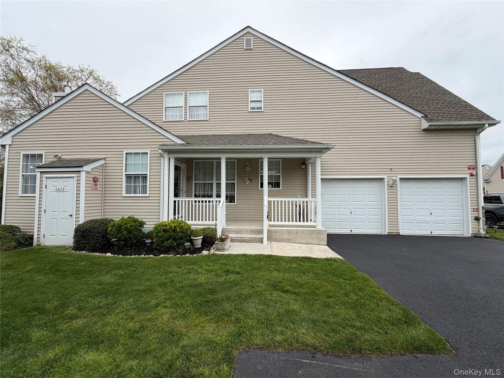 19 Meadow Pond Circle, Miller Place, NY 11764