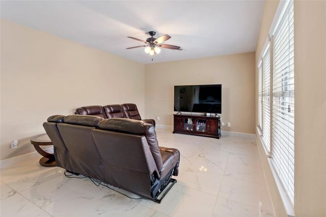 6531 Lost Pines Bend, Houston, TX 77049