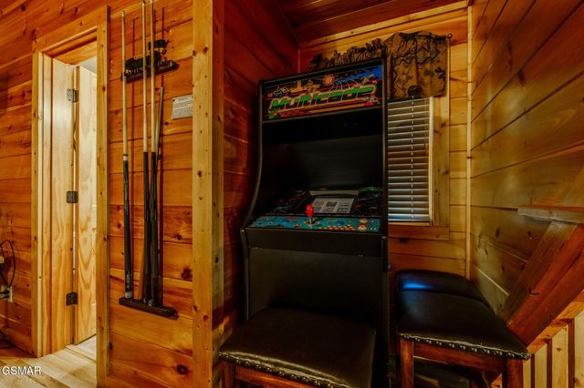914 High Mountain Way, Gatlinburg, TN 37738