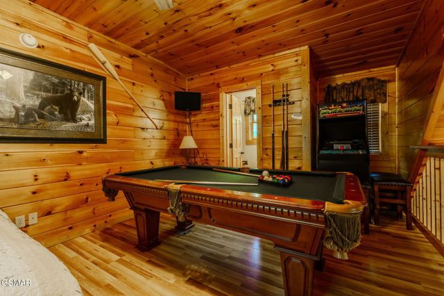 914 High Mountain Way, Gatlinburg, TN 37738