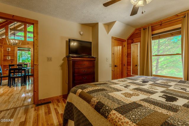 914 High Mountain Way, Gatlinburg, TN 37738