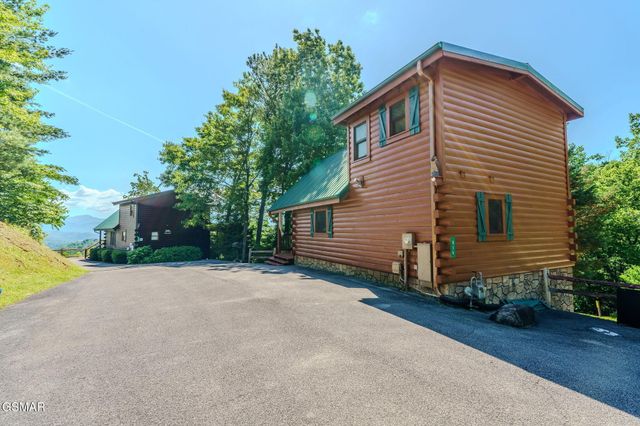 914 High Mountain Way, Gatlinburg, TN 37738