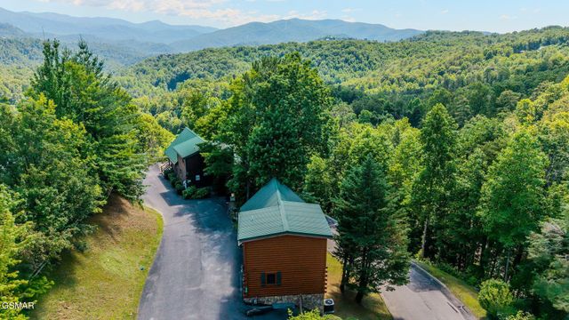 914 High Mountain Way, Gatlinburg, TN 37738
