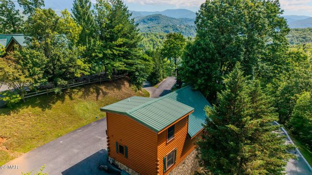914 High Mountain Way, Gatlinburg, TN 37738