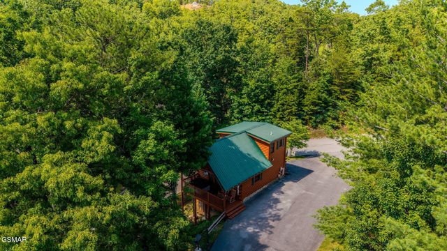 914 High Mountain Way, Gatlinburg, TN 37738