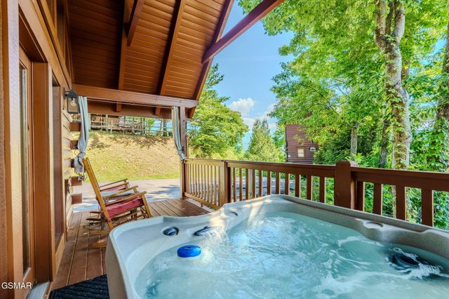 914 High Mountain Way, Gatlinburg, TN 37738