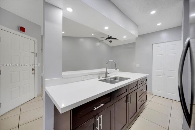 18350 NW 68th Ave F, Hialeah, FL 33015