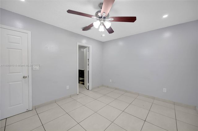 18350 NW 68th Ave F, Hialeah, FL 33015