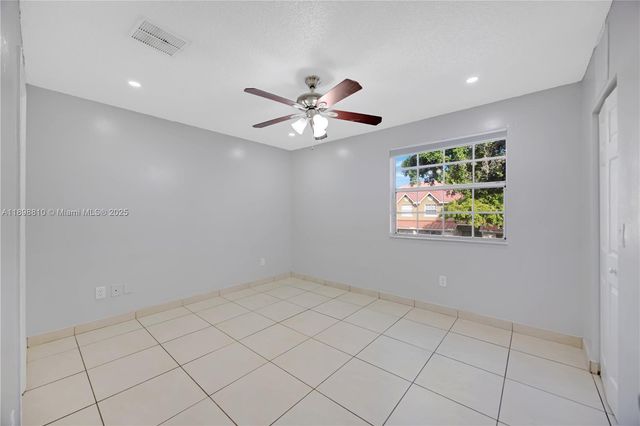 18350 NW 68th Ave F, Hialeah, FL 33015
