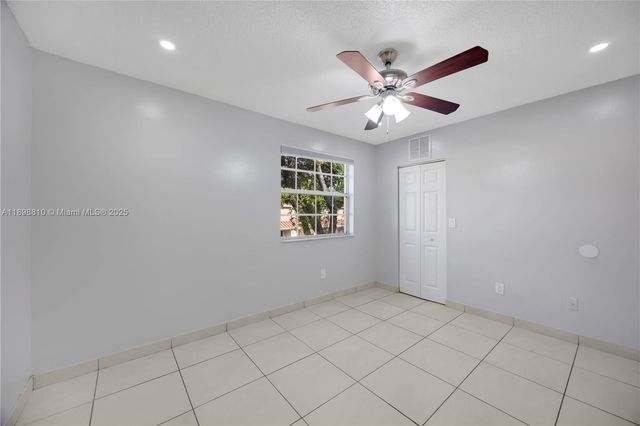18350 NW 68th Ave F, Hialeah, FL 33015