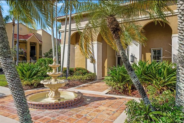 18350 NW 68th Ave F, Hialeah, FL 33015