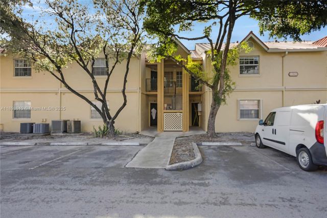 18350 NW 68th Ave F, Hialeah, FL 33015