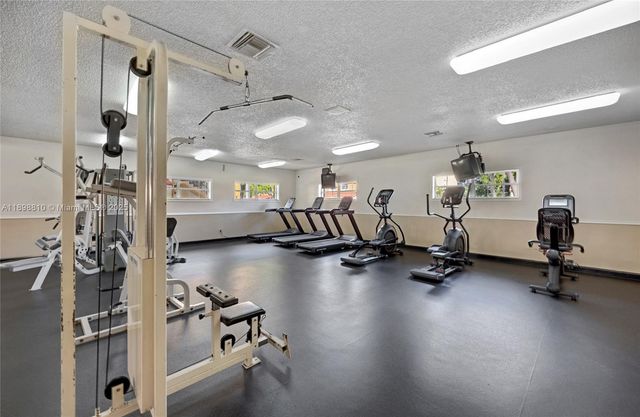 18350 NW 68th Ave F, Hialeah, FL 33015