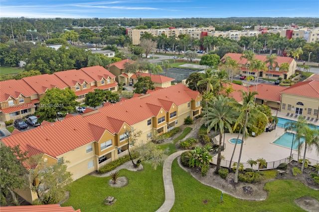 18350 NW 68th Ave F, Hialeah, FL 33015