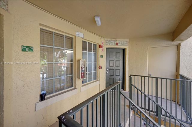 18350 NW 68th Ave F, Hialeah, FL 33015