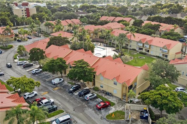 18350 NW 68th Ave F, Hialeah, FL 33015