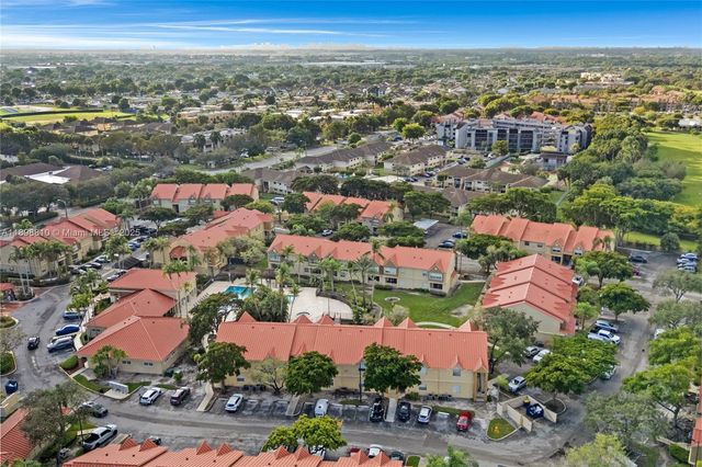 18350 NW 68th Ave F, Hialeah, FL 33015