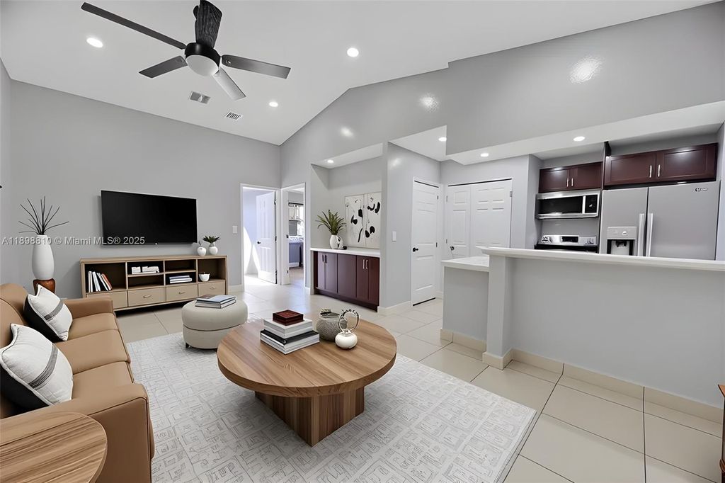 18350 NW 68th Ave F, Hialeah, FL 33015