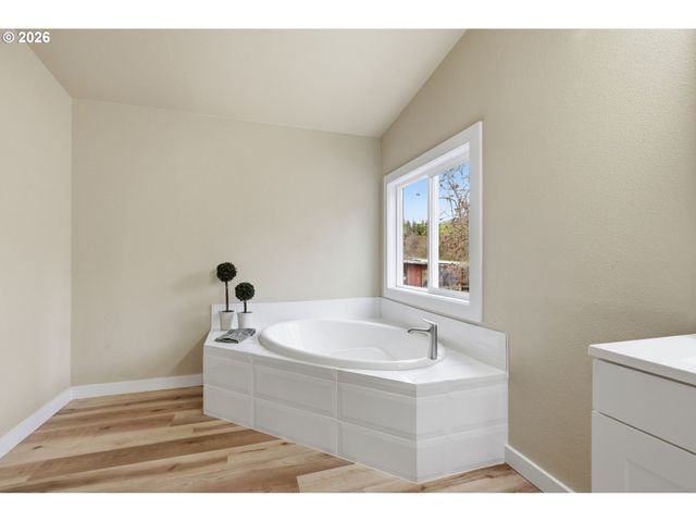 5972 MT VERNON Rd, Springfield, OR 97478