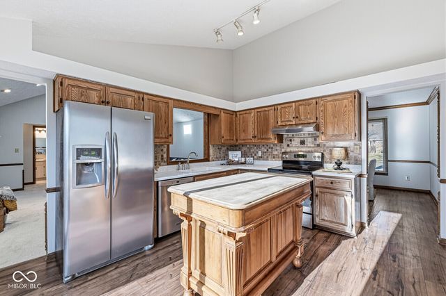 1635 Village Walk Drive, Zionsville, IN 46077