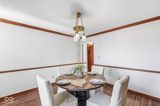 1635 Village Walk Drive, Zionsville, IN 46077