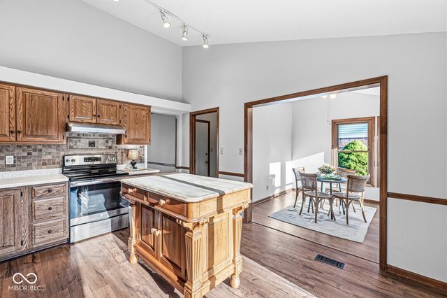 1635 Village Walk Drive, Zionsville, IN 46077