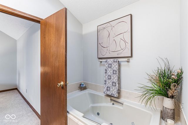 1635 Village Walk Drive, Zionsville, IN 46077