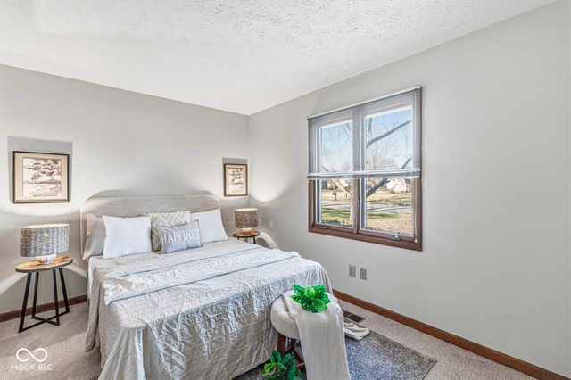 1635 Village Walk Drive, Zionsville, IN 46077