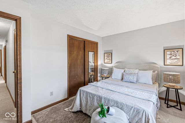 1635 Village Walk Drive, Zionsville, IN 46077