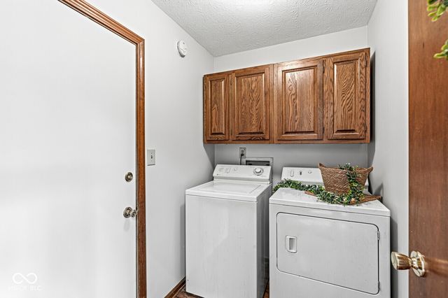 1635 Village Walk Drive, Zionsville, IN 46077