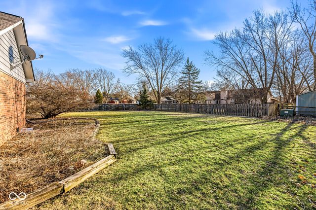 1635 Village Walk Drive, Zionsville, IN 46077