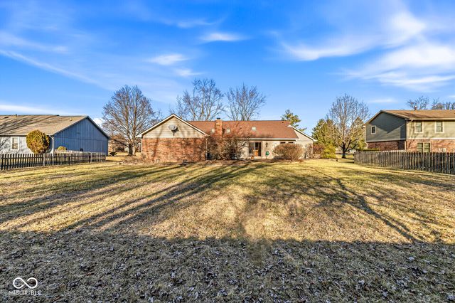 1635 Village Walk Drive, Zionsville, IN 46077