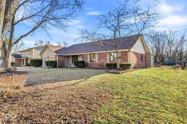 1635 Village Walk Drive, Zionsville, IN 46077