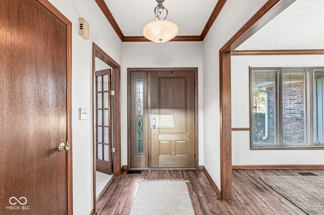 1635 Village Walk Drive, Zionsville, IN 46077