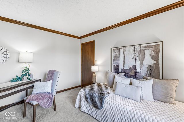 1635 Village Walk Drive, Zionsville, IN 46077