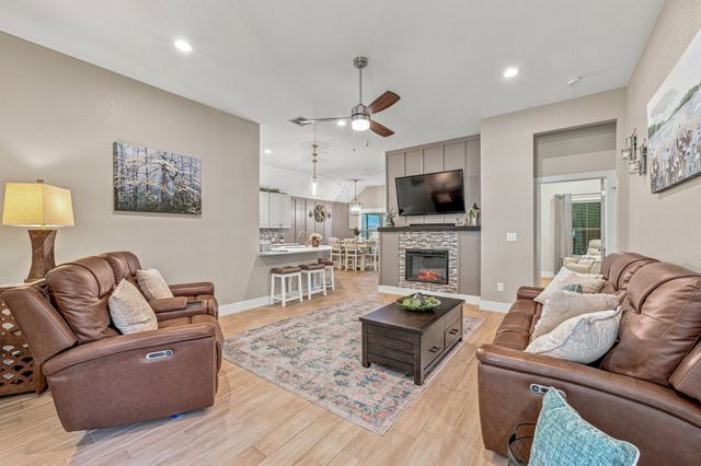 5004 Moss Rock Trail, Granbury, TX 76048