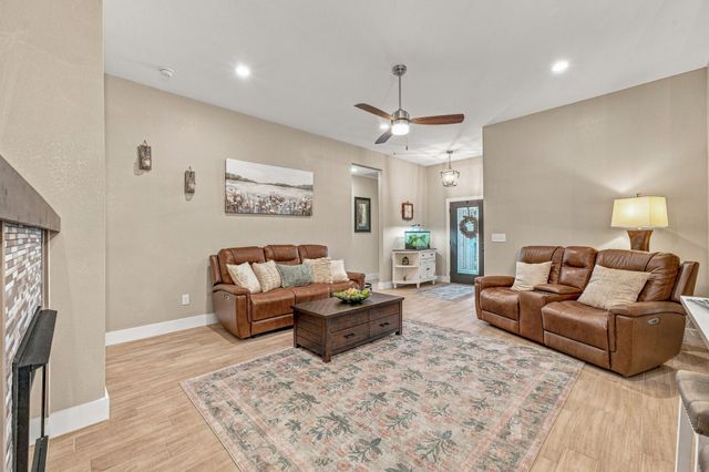 5004 Moss Rock Trail, Granbury, TX 76048