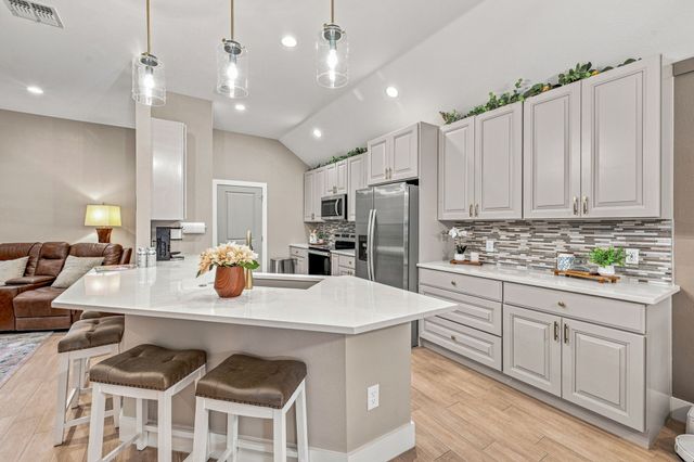 5004 Moss Rock Trail, Granbury, TX 76048