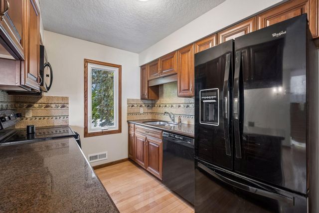 9625 103rd Avenue N, Maple Grove, MN 55369