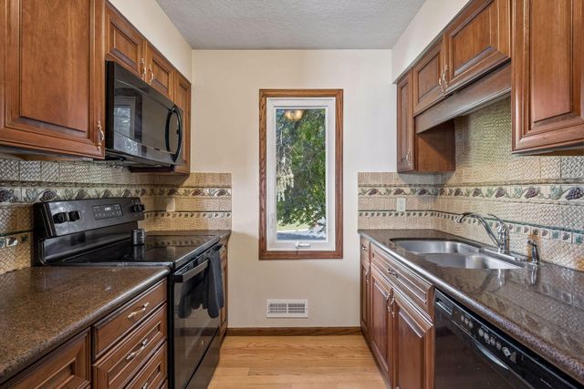 9625 103rd Avenue N, Maple Grove, MN 55369