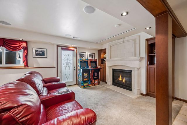 9625 103rd Avenue N, Maple Grove, MN 55369