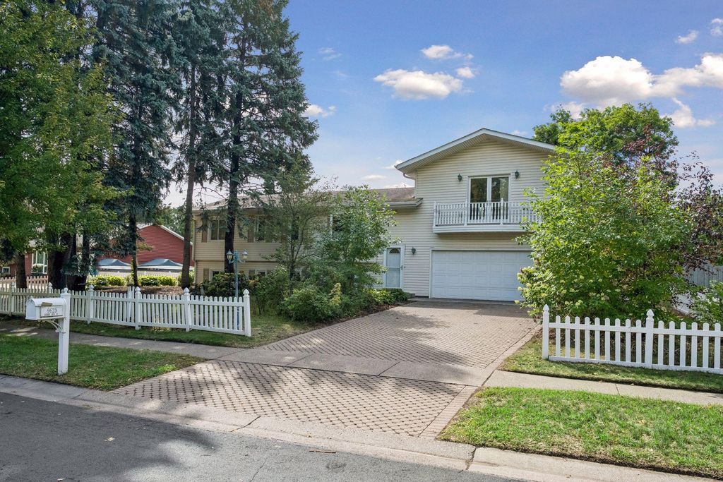 9625 103rd Avenue N, Maple Grove, MN 55369 — photo 2