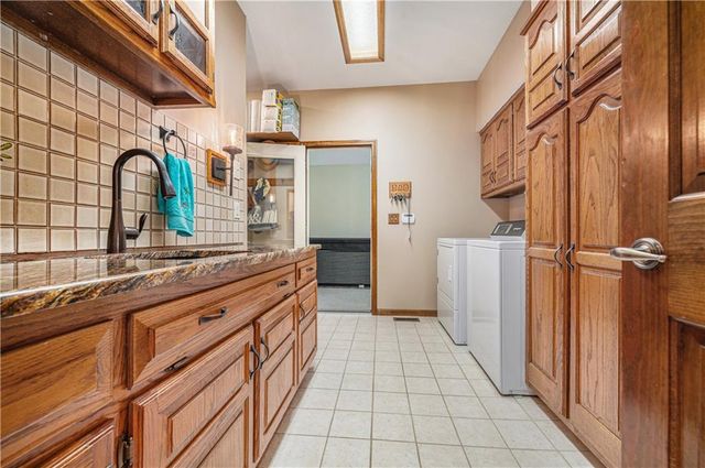 5027 SW Kingfisher Drive, Lee's Summit, MO 64082