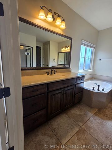 18512 E 43rd Place, Tulsa, OK 74134