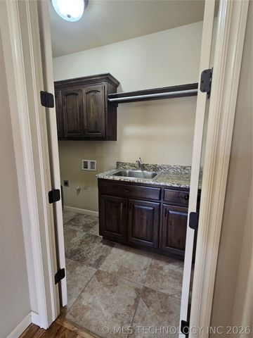 18512 E 43rd Place, Tulsa, OK 74134